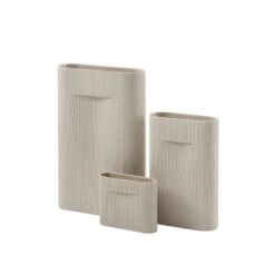 Muuto Vase Ridge, 16,5 cm, Beige -Ménagers Décoration Soldes Boutique Ridge vase beige family Muuto 5000x5000 hi res